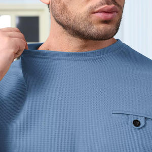 ชุดเซ็ตเสื้อยืดแขนสั้นและกางเกงขาสั้นลำลองสำหรับผู้ชาย ระบายอากาศได้ดี แห้งเร็ว เหมาะสำหรับฤดูร้อน ลายเรียบ 2 ชิ้น - Product Image 3