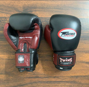 Guantes de Boxeo Twins Muay Thai Air Flow, Personalizados con Cierre de Velcro, Cuero Genuino, para MMA/Kick Boxing/Sanda, con Agarres para las Manos - Product Image 1