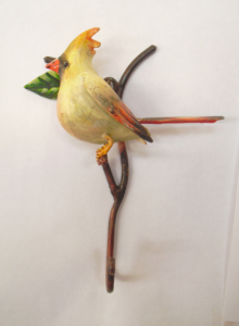 Gancho de hierro pintado con diseño de cardenal hembra - Product Image 2