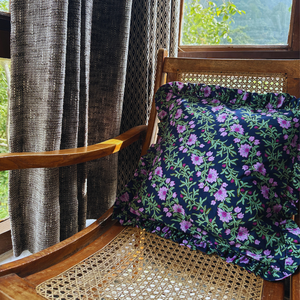 Housses de coussin florales, lot de 2, 16x16 pouces, bleu marine avec fleurs de lilas, bordures à volants, fermeture à cordon/dori, bleu nuit - Product Image 2