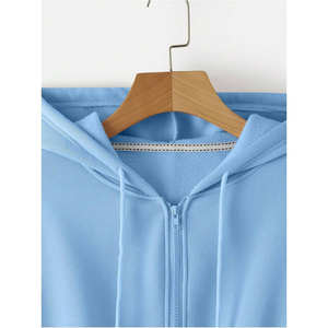 Hoodies personnalisés en gros, dernière mode, manches longues, coupe courte, pour femmes, avec logo imprimé sur mesure, en vente. - Product Image 5