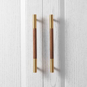 Poignée de meuble en laiton et bois, design moderne avec finition haut de gamme, fabriquée en laiton massif et bois naturel, surface lisse. - Product Image 6