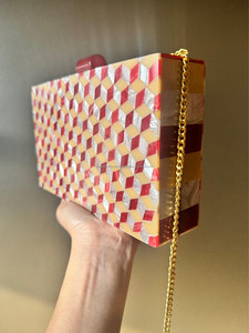 Monedero de lujo de resina y fregona para mujer, accesorio de moda con estética única y decoración de cadena de FWE - Product Image 2