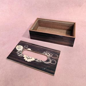 Organizador de Servilletas y Pañuelos con Diseño Floral y Textura de Madera Vintage para Cocina, Hogar, Hotel y Auto - Product Image 4