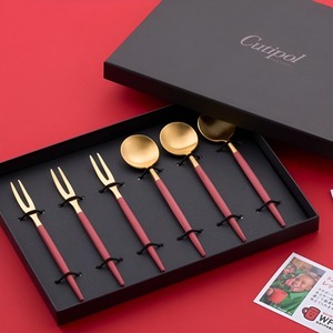 Ensemble de couverts modernes Cutipol plaqués or avec poignées rouges, compatibles lave-vaisselle, cadeau de mariage, ensemble de 6 pièces - Product Image 3