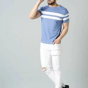 T-shirt à manches courtes bleu uni pour homme, col roulé oversize en maille, logo frontal, 100 % coton, infroissable et respirant - Product Image 1
