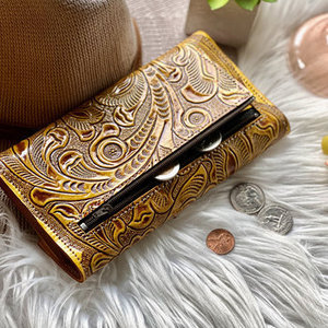Nueva llegada, hermosa y atractiva cartera larga plegable para tarjetas, 100% cuero genuino, con grabado floral hecho a mano en color amarillo. - Product Image 2
