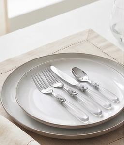 Ensemble de couverts élégants en métal avec poignées en plastique, finition miroir haute brillance, passe au lave-vaisselle, idéal pour les tables de mariage - Product Image 3