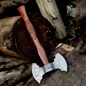 Hacha de doble cabeza de acero de Damasco con patrón de acero premium y mango ergonómico de madera para uso profesional en exteriores. - Product Image 3