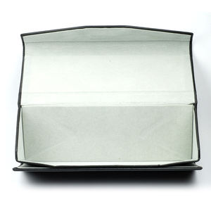 Étui à lunettes de luxe triangulaire en cuir PU pliable, étui et sac à lunettes de soleil haut de gamme - Product Image 3