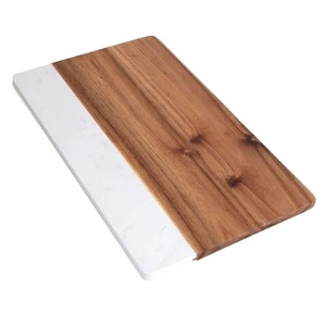 Tabla de cortar redonda de mármol rojo Rein con orificio para colgar - Product Image 4