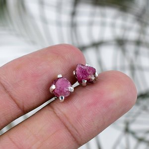 Pendientes de Plata de Ley 925 con Rubí de Alta Calidad, Diseño Simple y Elegante, para Mujer, Ideales para Fiestas y Regalos, Precio al por Mayor - Product Image 1