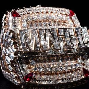 Anillo de Moissanita Chapado en Oro Rosa con Diseño de Letra y Diamantes de Imitación, Anillo Brillante para Hombres y Mujeres, Joyería para Fiestas y Bodas - Product Image 3
