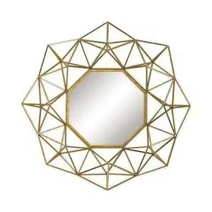 Espejo de diseño moderno y elegante con forma de corazón, que sirve como un punto focal cautivador en cualquier pared. - Product Image 5