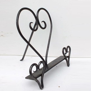 Support de livre en fer forgé avec design en forme de cœur, couleur noire, pour la décoration de la maison, du bureau ou du salon - Product Image 2