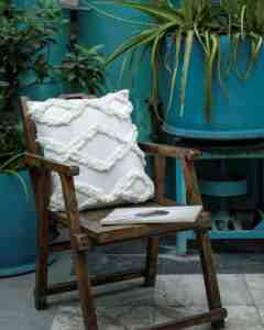Housse de coussin texturée ivoire de qualité supérieure avec design zigzag 3D tufté, taie d'oreiller carrée décorative pour canapé de salon moderne - Product Image 2