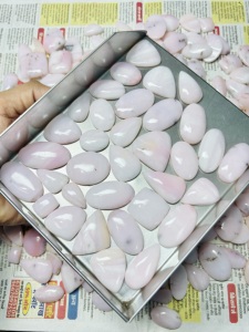 Cabujones de Ópalo Rosa Natural |   Piedras Sueltas Pulimentadas Hechas a Mano de Formas Variadas para la Elaboración de Joyería |   Certificado por Terceros, a Granel - Product Image 2