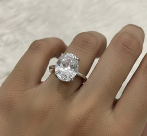 Bague en quartz cristal flexible, pierre précieuse, faite à la main, forme ovale, thème amour - Product Image 1