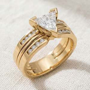 Anillo de Compromiso y Boda de Oro de 14K con Diamante Natural de Corte Triangular para Mujer - Regalo de Aniversario y Fiesta - Product Image 4