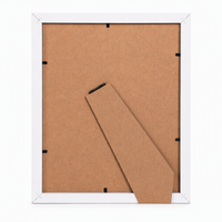 Cadre photo en bois MDF blanc avec passe-partout crème, épaisseur 2 cm, taille personnalisée pour affichage sur table
