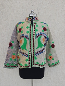 Veste en coton Suzani faite à la main, style floral, veste brodée en coton biologique, veste bohème multicolore faite à la main pour femmes - Product Image 2