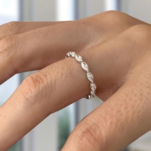 Bague minimaliste éternelle en argent 925 avec moissanite taille marquise, style East West, cadeau romantique pour promesse, fête ou anniversaire - Product Image 5