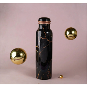 Botella de Agua de Metal con Diseño Moderno en Mármol Negro y Tapa de Cobre, Portátil para Viajes - Product Image 5