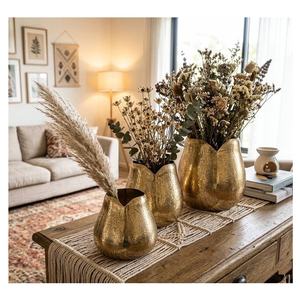 Nouvelle Arrivée Vase à Fleurs Moderne en Aluminium Façonné à la Main Style Pot, Vase de Table et de Sol en Laiton Antique pour Décoration de Salon, Salle à Manger et Fêtes - Product Image 2