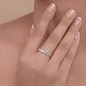 แหวนหมั้นเพชรทรงกลมและมรกต เพชรเลี้ยงในห้องปฏิบัติการ ทองคำแท้ 10K 14K 18K ดีไซน์เครื่องประดับชั้นดี รับรองโดย IGI สี E VVS - Product Image 4