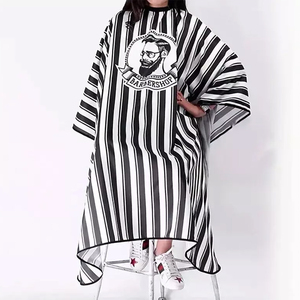 Capas de Barbería de Alta Calidad, Extra Largas, con Cierre Elástico, Diseño de Calavera con Impresión por Sublimación, para Uso en Salones de Belleza - Product Image 4