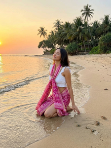 Paréo Sarong en Coton Luxueux Rose Vif Imprimé Main à Motifs Poissons, Cache-maillot de Plage Ethnique Léger pour l'Été - Product Image 2