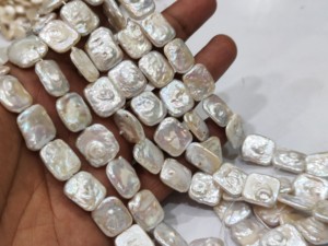 Perles naturelles de forme carrée, 15-16 mm, vendues par brin de 15 pouces - Product Image 3