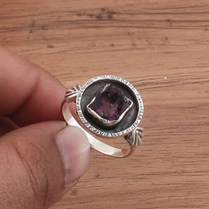 แหวนเงินแท้ 925 ประดับพลอยอเมทิสต์สีม่วงธรรมชาติ ขายส่งจากโรงงาน ราคาส่งสำหรับเครื่องประดับ - Product Image 3