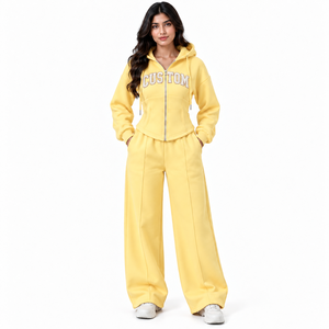 Ensemble de survêtement décontracté deux pièces en molleton épais pour femme, comprenant un sweat à capuche jaune personnalisé avec fermeture éclair et un pantalon de jogging à jambes larges - Product Image 1
