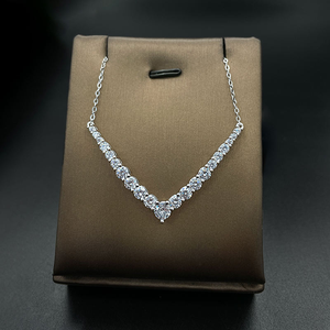 Collar con Colgante de Diamantes en Forma de V, Diseño Original Premium, Elegante y Sencillo, Plata de Ley S925, Joyería Fina, Regalo para Mujer - Product Image 1