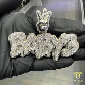 จี้ฮิปฮอปแบบ Iced Out สำหรับเด็ก สร้อยคอตัวอักษรสั่งทำได้ ประดับเพชรโมอิสซาไนต์เต็มชิ้น สำหรับผู้ชาย - Product Image 1