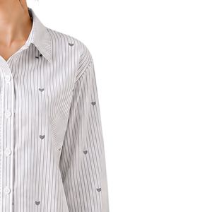 เสื้อเชิ้ตผู้หญิงลายทางสีเทาขาว แขนยาว ผ้าฝ้าย ปักลายหัวใจ ทรงหลวม สไตล์ลำลอง แฟชั่น เสื้อโอเวอร์ไซส์ - Product Image 4
