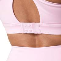 Ensemble de sport pour femme avec logo personnalisé, soutien-gorge de sport rose clair à coutures discrètes et bretelles larges, crop top d'entraînement et short de fitness, vente en gros