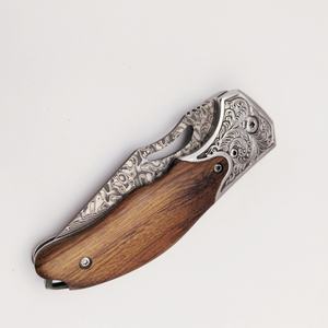 Cuchillo Plegable de Acero de Damasco SHARP POINT TRADES, Hoja Recta de 0.5mm de Grosor, Apertura con Perilla, Mango de Madera - Product Image 5