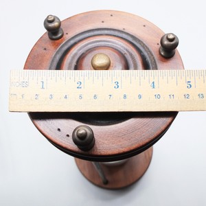 Sablier en verre artisanal traditionnel, très demandé, avec cadre métallique et base en bois - Product Image 5