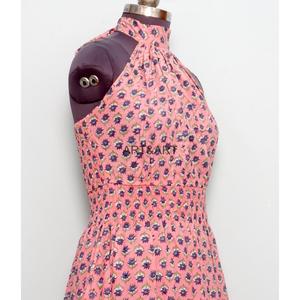 Robe longue ample en coton écologique respirant et lavable pour femme, col en V, épaules dénudées, imprimé palmiers, vente en gros - Product Image 4