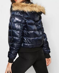 Veste matelassée blanche personnalisée pour femme avec capuche en fausse fourrure, manteau d'hiver chaud, veste à capuche tendance, nouvelle collection stylée - Product Image 3