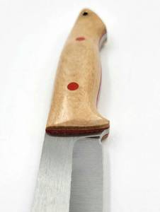 Herramienta Utilitaria de Campo para Exteriores, Hecha a Mano con Acero de Alto Contenido de Carbono, Mango de Arce Natural Rizado, Forro Rojo - Product Image 5