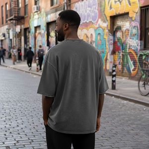 เสื้อยืดผู้ชาย OEM สไตล์หรูหรา ทำจากผ้าฝ้าย 100% คุณภาพสูง ล้างสีแบบแอซิดวอช ทรงโอเวอร์ไซส์ ไหล่ตก ดีไซน์วินเทจทันสมัย - Product Image 3