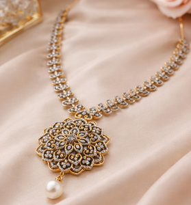 Collar con Colgante Ovalado de Oro Rosa de 14K de Lujo con Triple Clúster de Diamantes, Joyería Fina y Delicada para Mujer, Regalo de Aniversario o Boda - Product Image 3