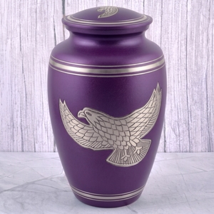 Urne funéraire pour adultes en laiton argenté et doré avec motif d'aigle et de drapeau américain pour cendres humaines, finition mate - Product Image 2