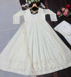 Ensemble haut et dupatta en georgette douce avec broderie de fil Zari et sequins de 3 mm - Product Image 6