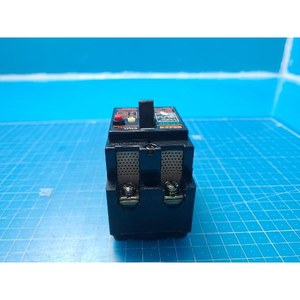 Interruptor Diferencial Fuji EG32F 20A Usado Como Está, Piezas de Equipos Semiconductores de Época - Product Image 3