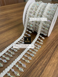 ชุดเจ้าสาวแบบเลเฮนกา ผ้าซารี แต่งขอบด้วยลูกไม้ประดับคริสตัลมุกสีขาวรุ้ง รูปทรงหยดน้ำ งานฝีมือแบบดั้งเดิม หรูหรา พรีเมียม - Product Image 4