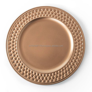 Placa cargadora de metal artística moderna para una presentación de comedor elegante con un diseño elegante y estética de mesa contemporánea - Product Image 6